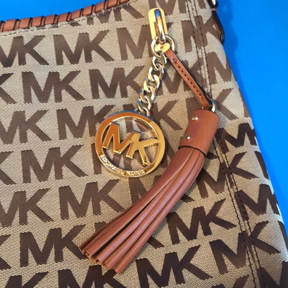 Michael Kors Signature bag - Picture 3 of 16